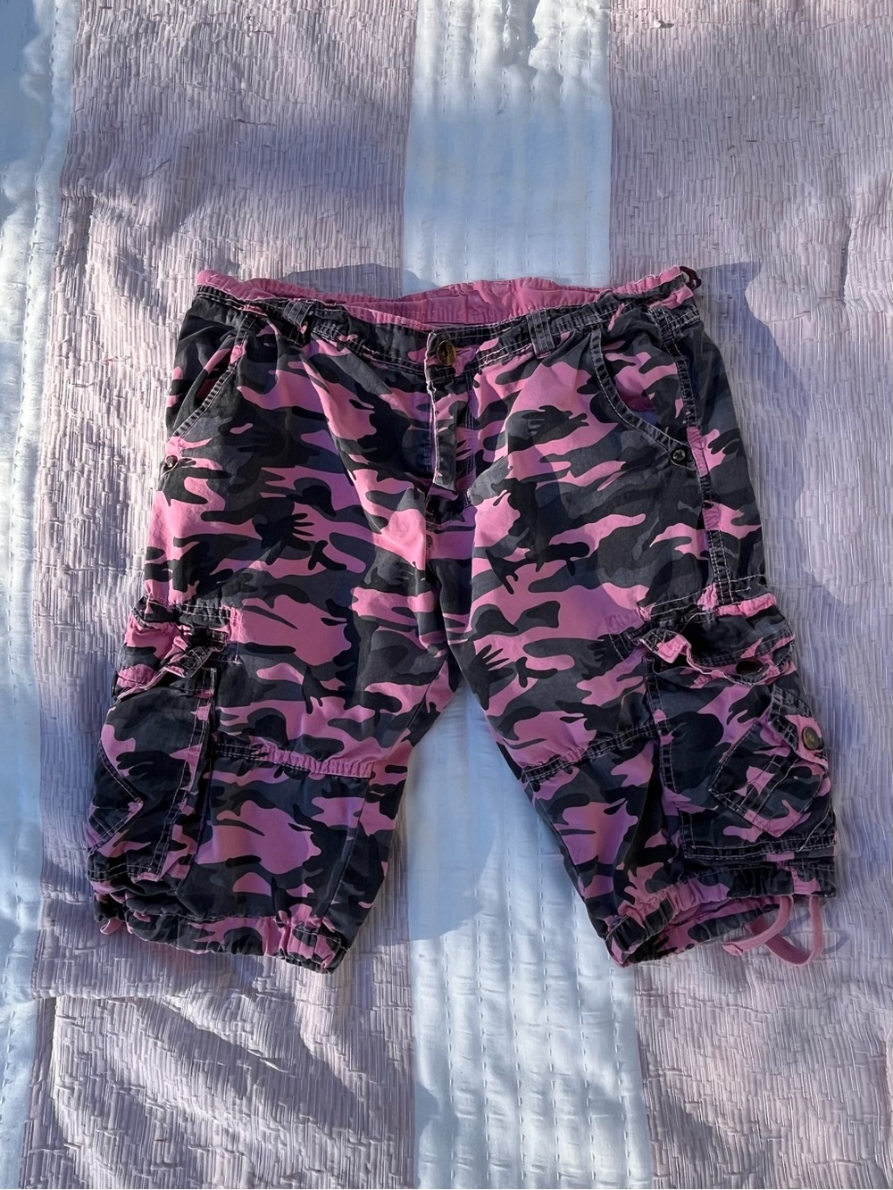 Y2K 2000s style Women’s Pink/Black Camo Jorts Pocket Accents Size Large